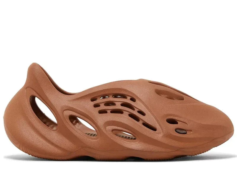 YEEZY FOAM RNR CLAY RED