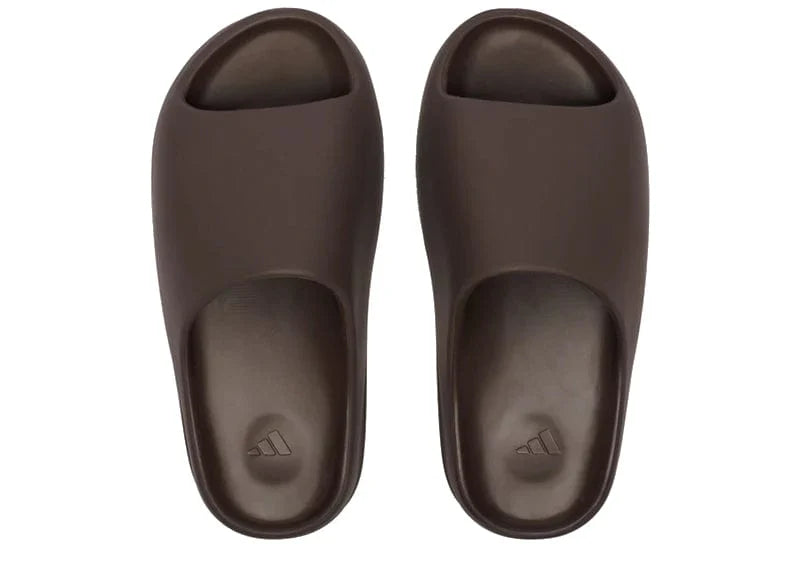 YEEZY SLIDE ‘SOOT’