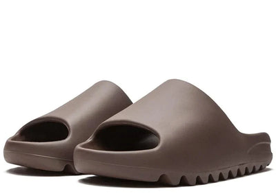 YEEZY SLIDE ‘SOOT’